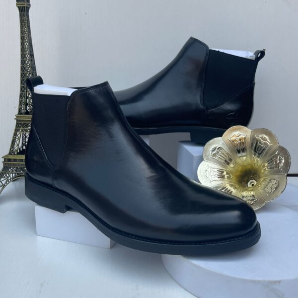 Black Side-Cut Leather Chelsea Boot
