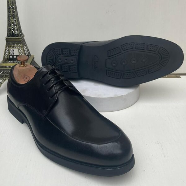 Black Boxed-Tip Leather Derby Lace-up Shoe
